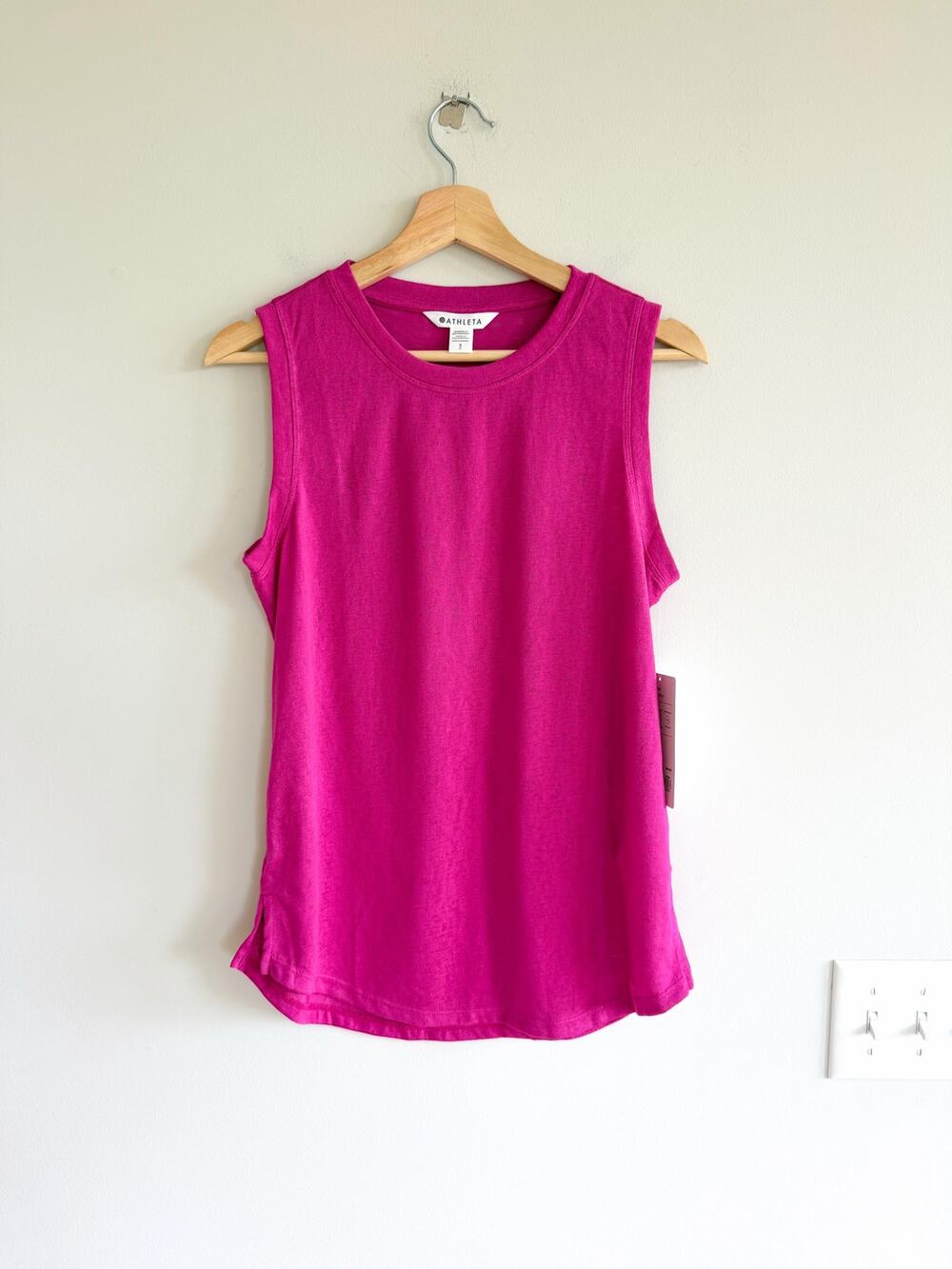 Athleta Breezy Power of She Crew Neck Activewear Tank Top Fuchsia Leaders S NWT